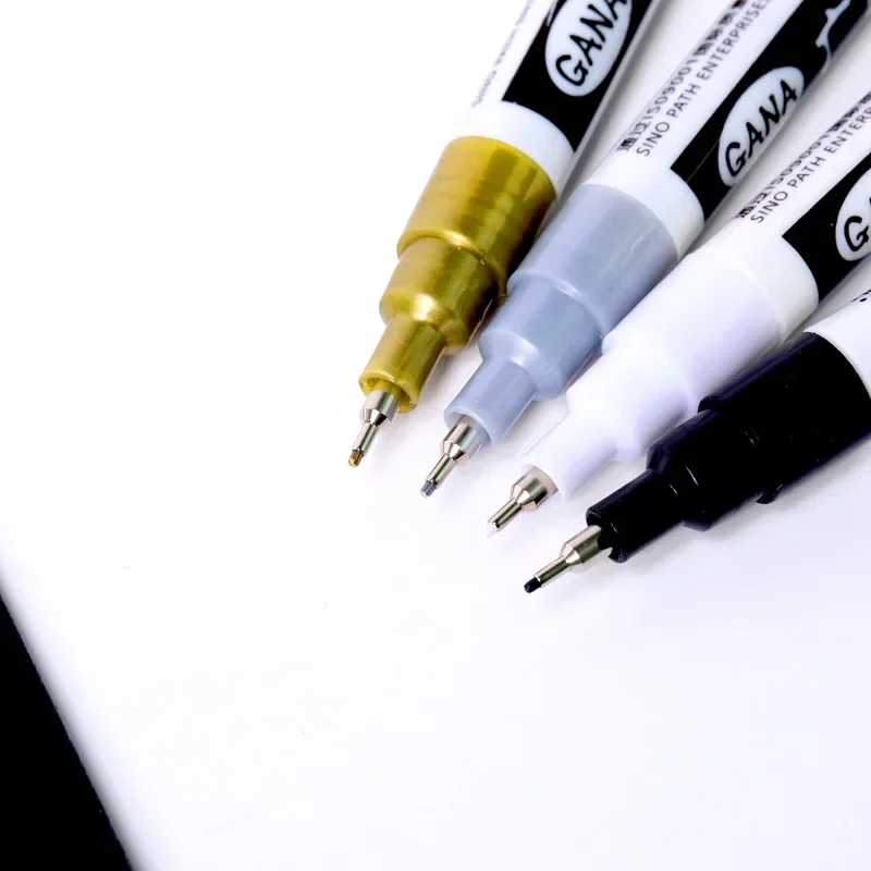 Illustration Marker Set - 4 ชิ้น/เซ็ตน้ํามันสีขาวสีดําถาวรเครื่องหมายปากกา 0.7 มม.Extra Fine กันน้ํา,