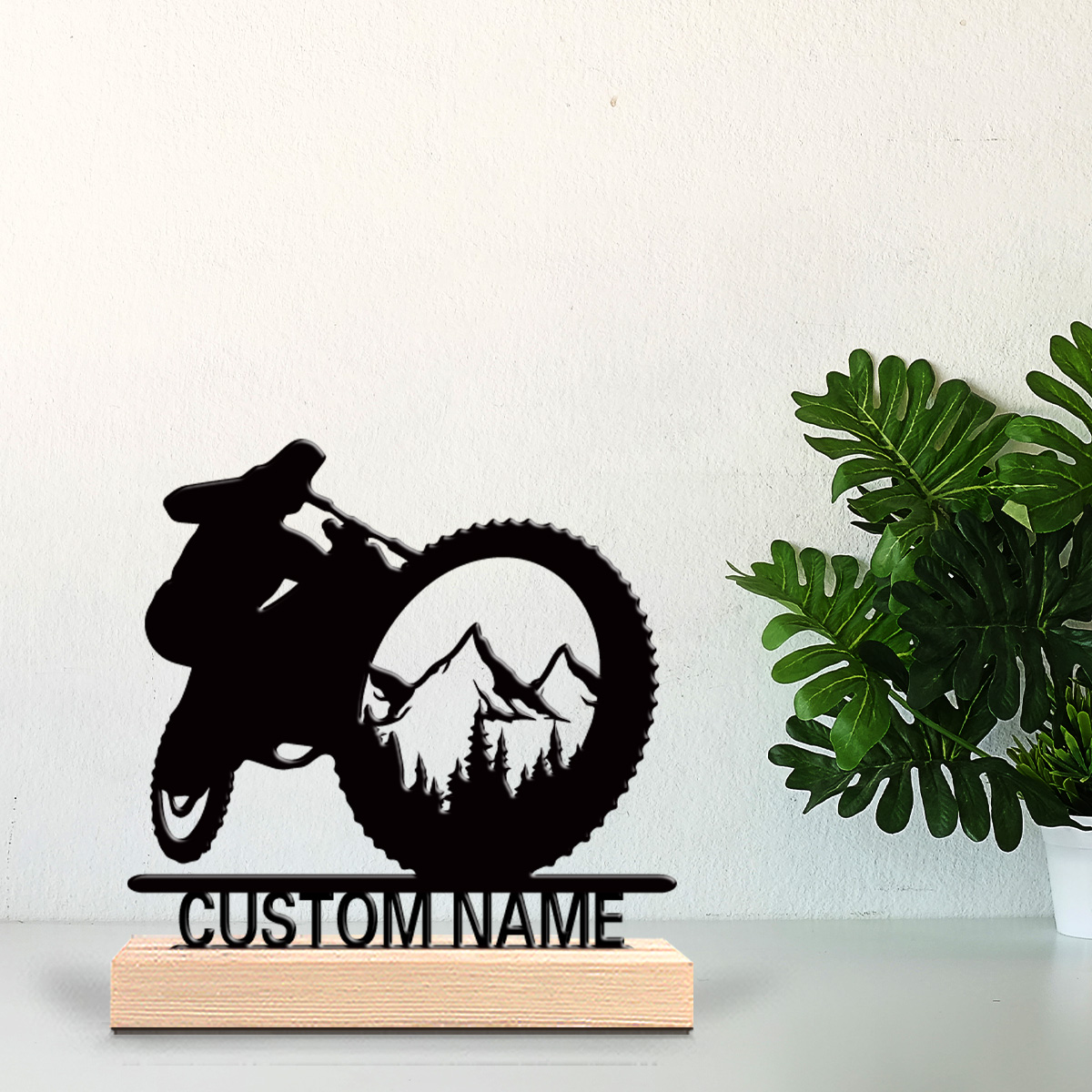Art Craft Names - รูปปั้นโลหะรูปมอเตอร์ไซค์วิวภูเขา 1 ชิ้น พร้อมฐานไม้ งานศิลปะตกแต่งสำนักงาน สามารถสลักชื่อได้
